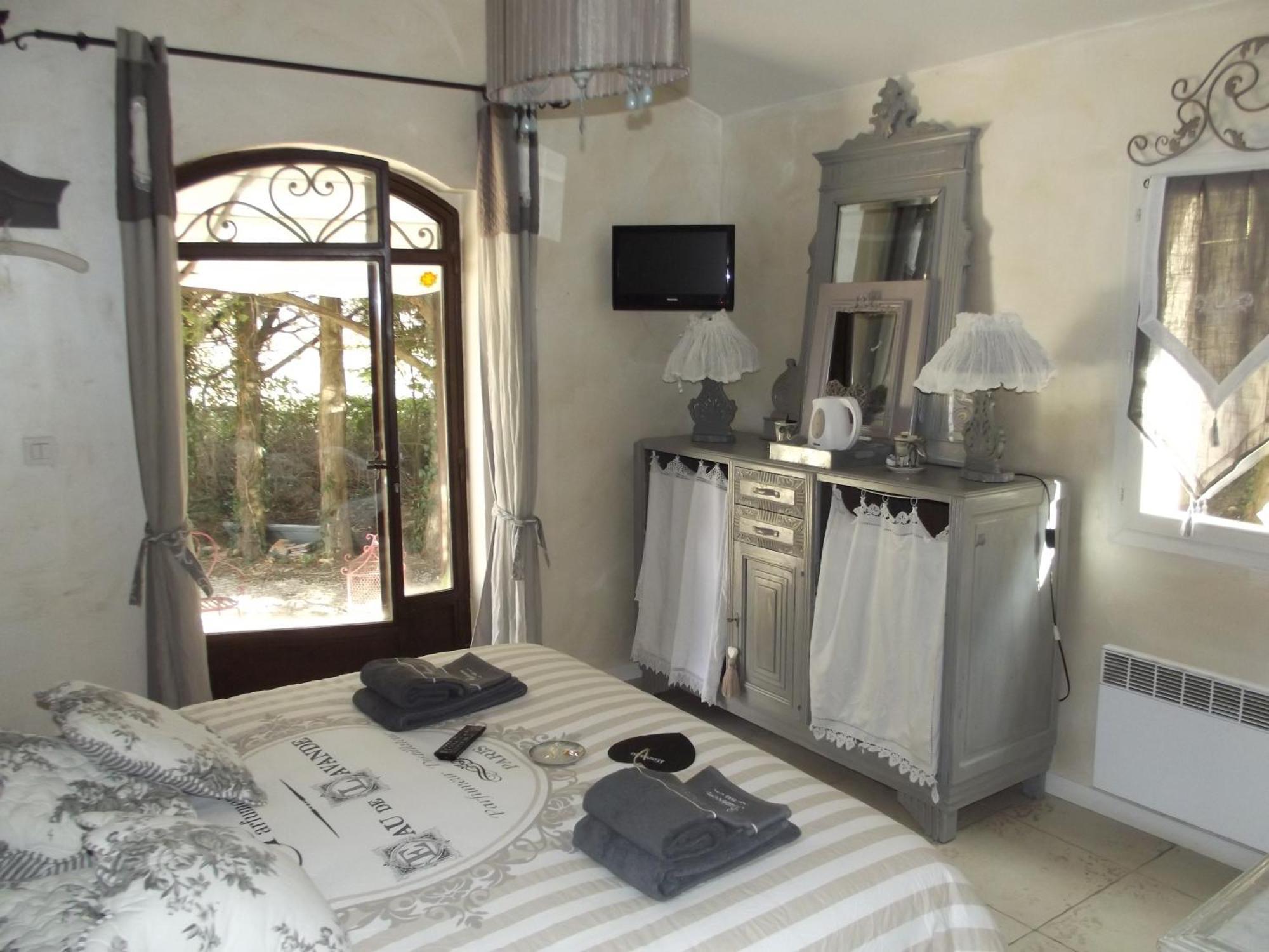 Le Moulin De Sonnailles Bed & Breakfast Cabries Room photo